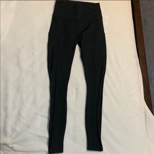 fabletics leggings w/ pockets + mesh detailing
